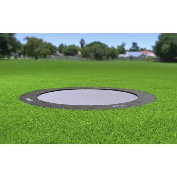 Flatground Trampoline Primus Black 430 cm in de tuin