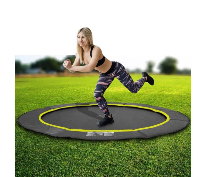Flat to the Ground Trampoline Magic Circle Pro Black 305 cm met vrouw